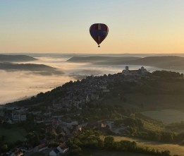 Billet de vol en montgolfière Vézelay Bourgogne Montgolfières Billet Tour en montgolfière
