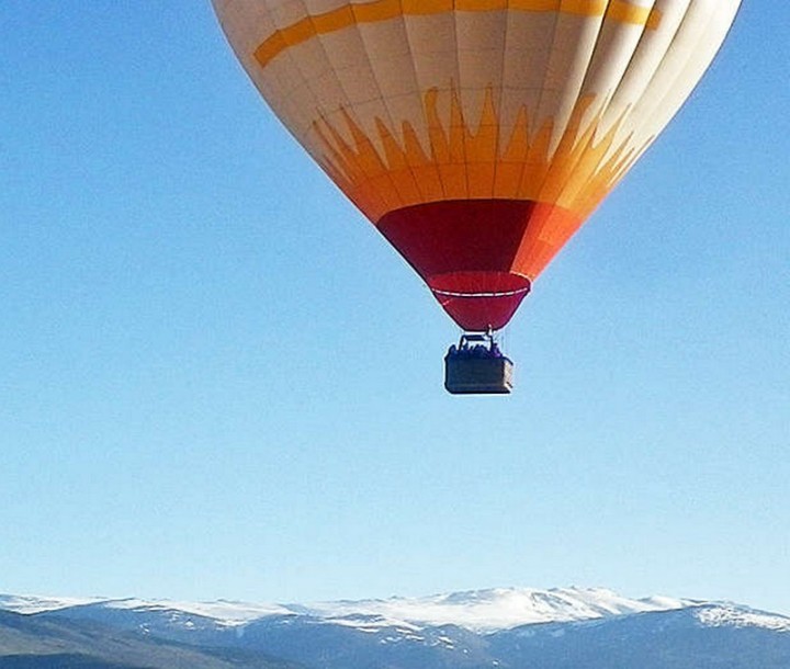 Acheter un ticket de vol en montgolfière Pyrénées Orientales France Montgolfières Billet Tour en montgolfière