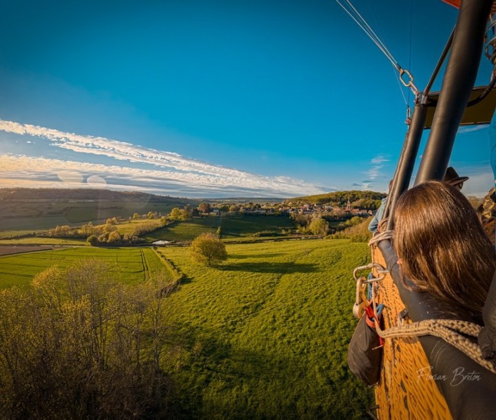 Nacelle privative vol en montgolfière en Bourgogne Vézelay France Montgolfières