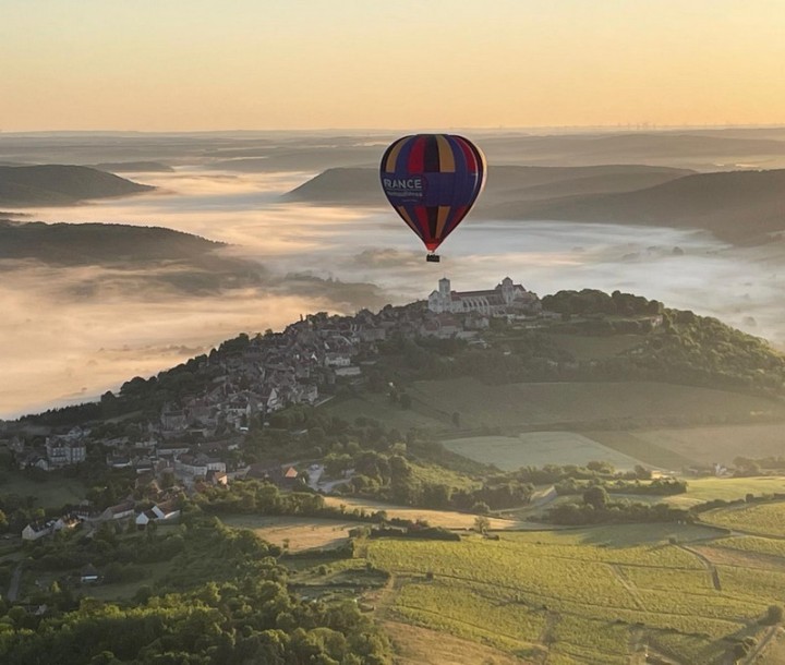 Nacelle privative vol en montgolfière en Bourgogne Vézelay France Montgolfières